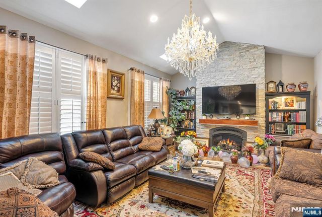 134 Arthur Court, Mahwah, NJ 07430