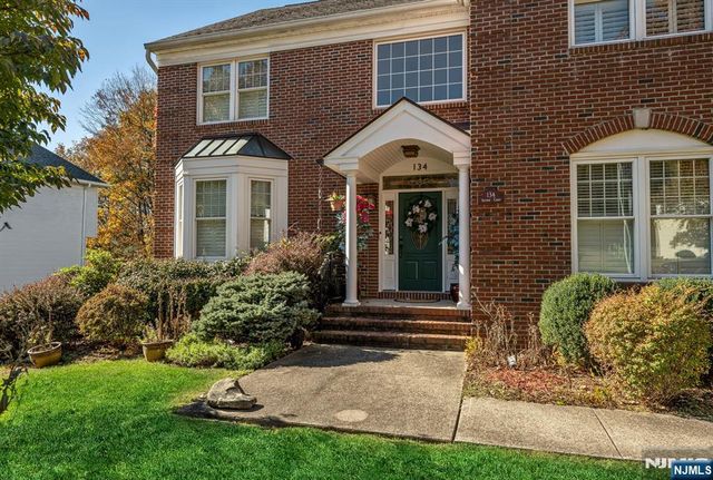 134 Arthur Court, Mahwah, NJ 07430