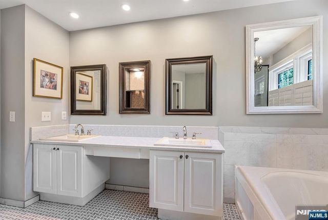 134 Arthur Court, Mahwah, NJ 07430