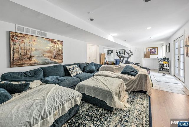 134 Arthur Court, Mahwah, NJ 07430