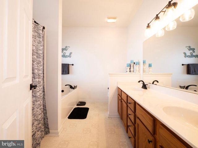 1225 BROWN RD, Martinsburg, WV 25404