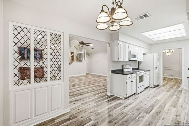 13123 HUNTERS SPRING ST, San Antonio, TX 78230