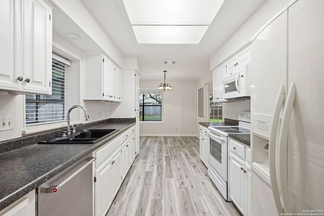 13123 HUNTERS SPRING ST, San Antonio, TX 78230