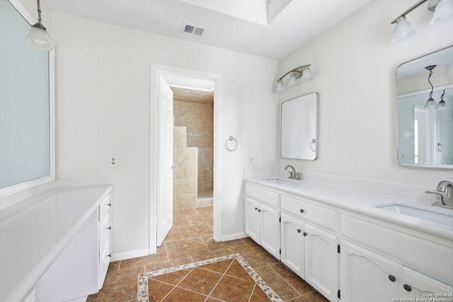 13123 HUNTERS SPRING ST, San Antonio, TX 78230