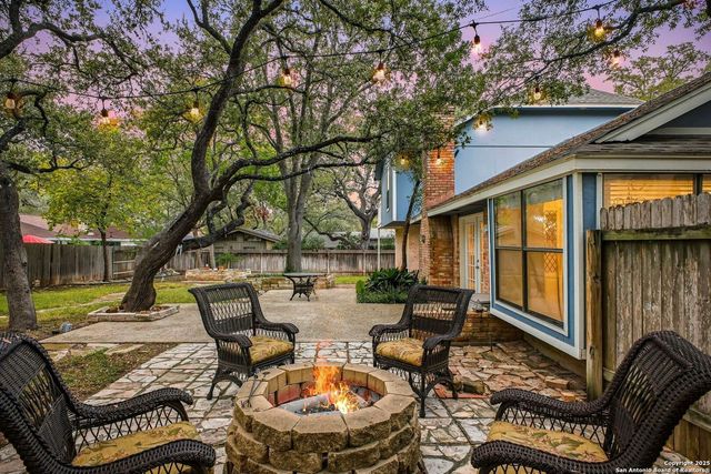 13123 HUNTERS SPRING ST, San Antonio, TX 78230