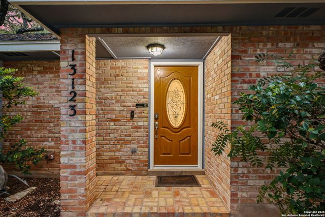 13123 HUNTERS SPRING ST, San Antonio, TX 78230
