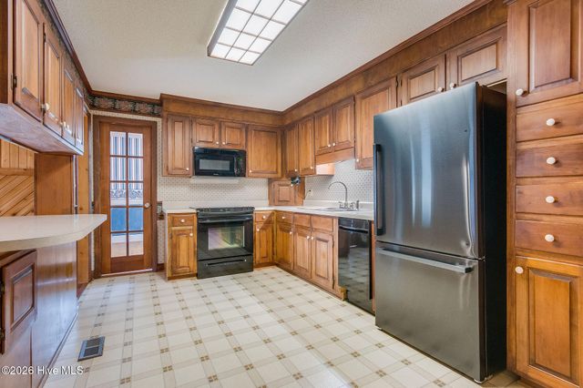 405 Seminole Trail, Jacksonville, NC 28540