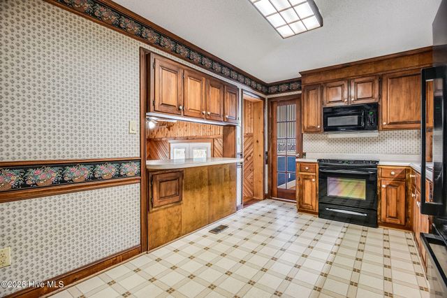 405 Seminole Trail, Jacksonville, NC 28540