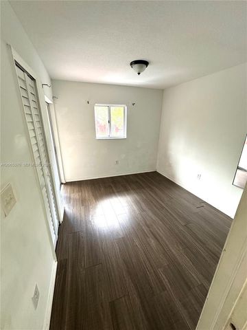 920 NW 78th Ave 9B, Miami, FL 33126