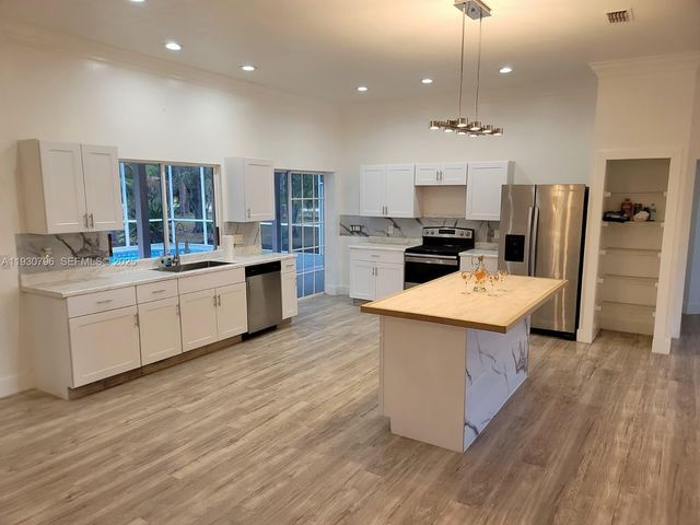 7820 Rich RD, Fort Myers, FL 33917