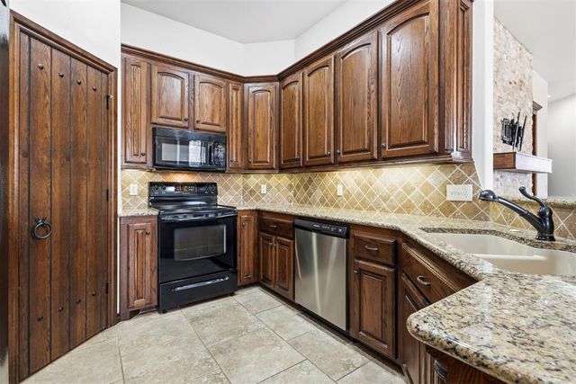 3001 Prairie Field Lane, Moore, OK 73160