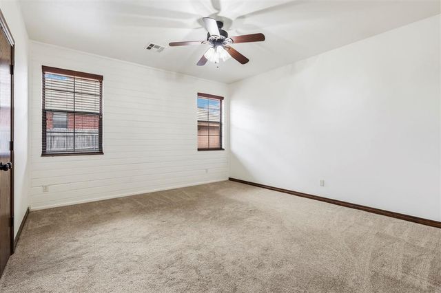 3001 Prairie Field Lane, Moore, OK 73160