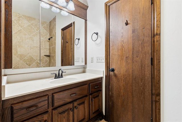 3001 Prairie Field Lane, Moore, OK 73160