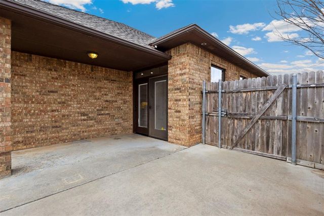 3001 Prairie Field Lane, Moore, OK 73160
