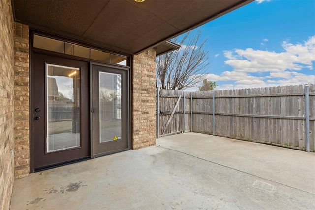 3001 Prairie Field Lane, Moore, OK 73160