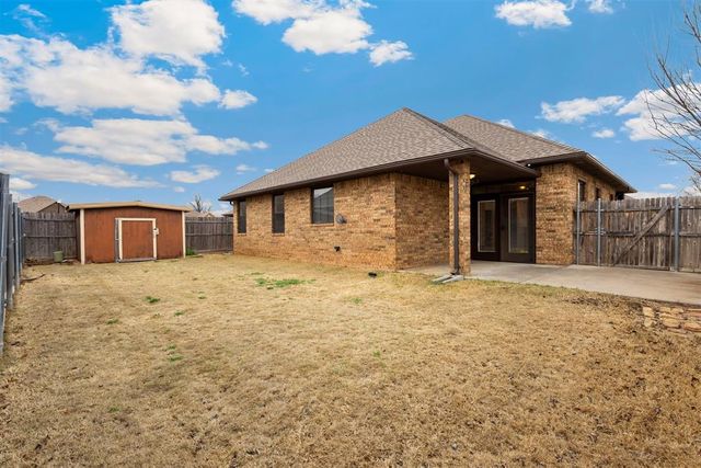 3001 Prairie Field Lane, Moore, OK 73160