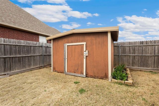 3001 Prairie Field Lane, Moore, OK 73160