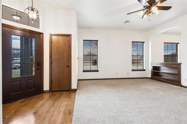 3001 Prairie Field Lane, Moore, OK 73160