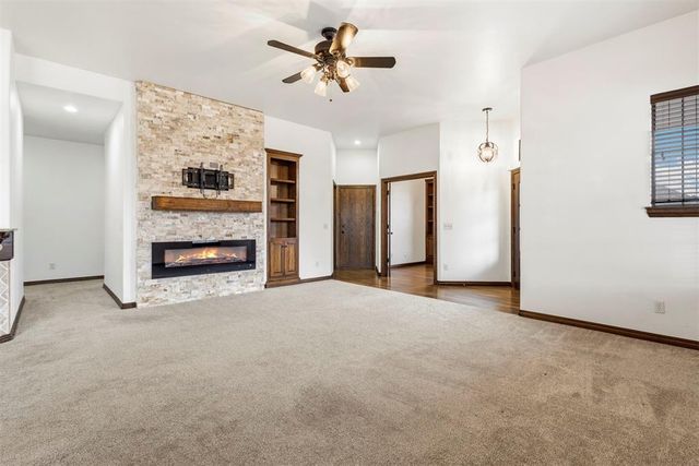 3001 Prairie Field Lane, Moore, OK 73160