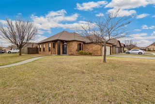 3001 Prairie Field Lane, Moore, OK 73160
