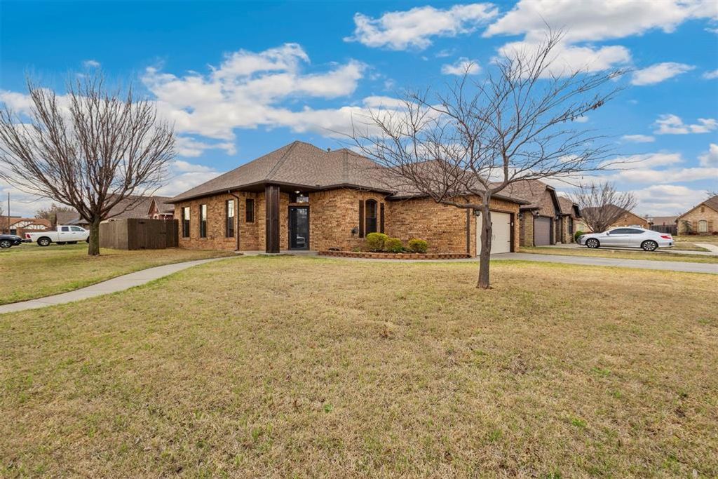 3001 Prairie Field Lane, Moore, OK 73160