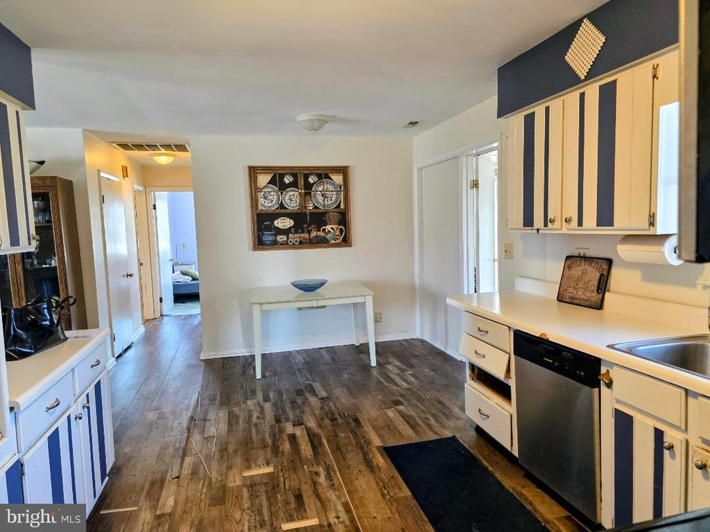 Image 10 of property listing at 1905 BAYSIDE DR, Chester, MD 21619