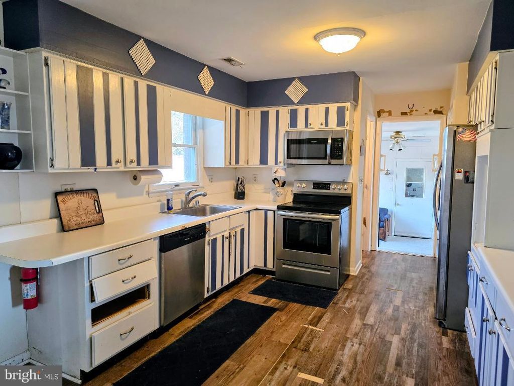 Image 11 of property listing at 1905 BAYSIDE DR, Chester, MD 21619