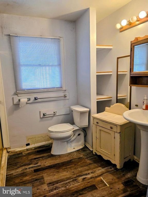 Image 14 of property listing at 1905 BAYSIDE DR, Chester, MD 21619