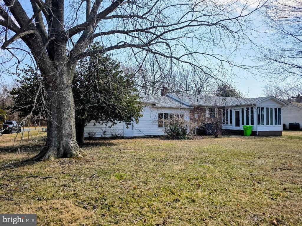 Image 20 of property listing at 1905 BAYSIDE DR, Chester, MD 21619