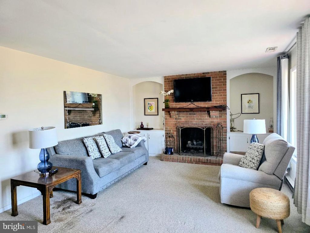 Image 5 of property listing at 1905 BAYSIDE DR, Chester, MD 21619