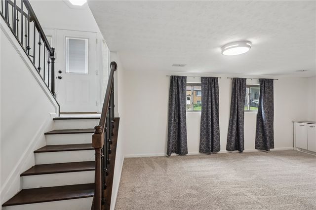 336 Farnsworth Drive, West Carrollton, OH 45449