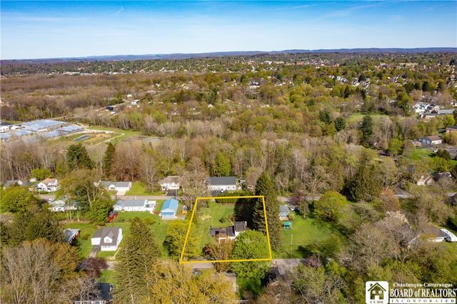 102 Merlin Avenue, Ellicott, NY 14701
