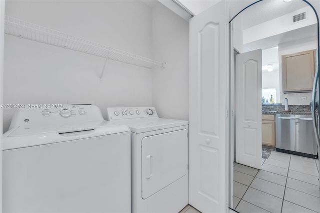 6001 SW 70th St 412, South Miami, FL 33143