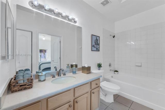 6001 SW 70th St 412, South Miami, FL 33143