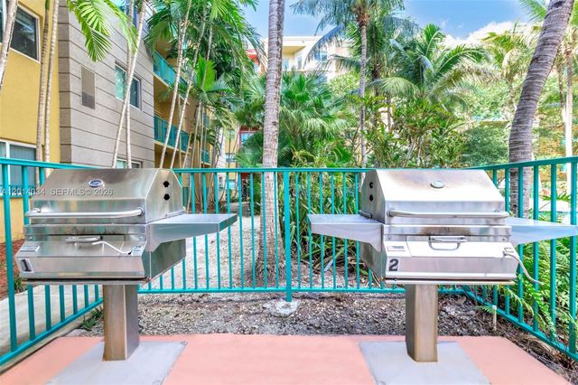 6001 SW 70th St 412, South Miami, FL 33143