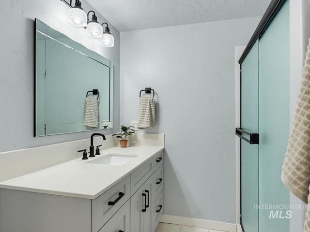 4950 W Columbia Rd, Nampa, ID 83687