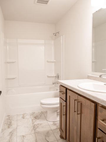 2962 74 Avenue S, Fargo, ND 58104