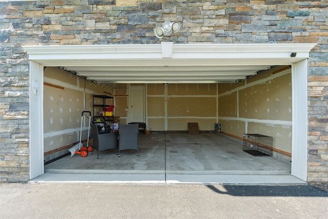 612 Setter Ln, Jefferson Hills, PA 15025