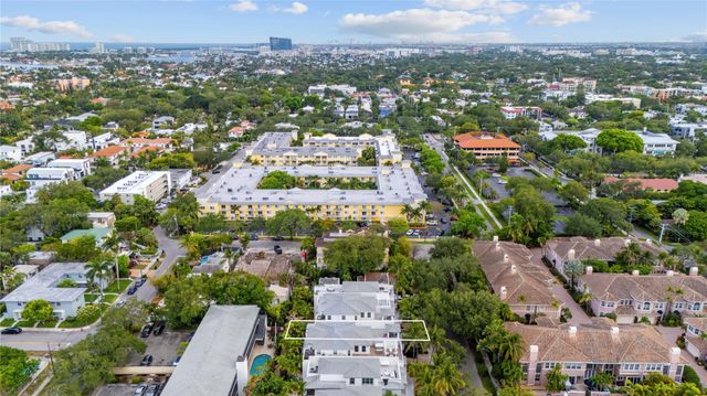 218 NE 15th Ave 218, Fort Lauderdale, FL 33301