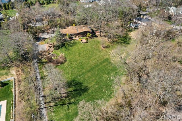 233 S Warson Road, Ladue, MO 63124