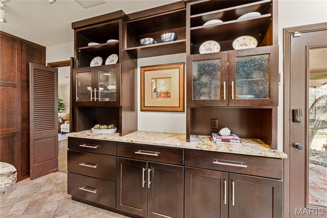 233 S Warson Road, Ladue, MO 63124