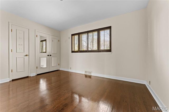 233 S Warson Road, Ladue, MO 63124