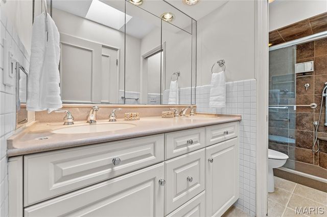 233 S Warson Road, Ladue, MO 63124