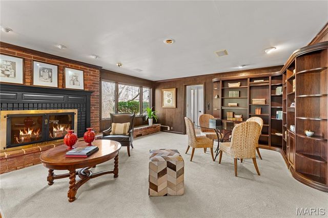 233 S Warson Road, Ladue, MO 63124