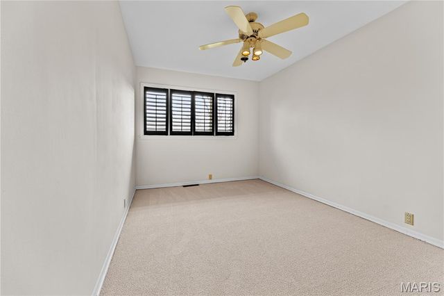 233 S Warson Road, Ladue, MO 63124