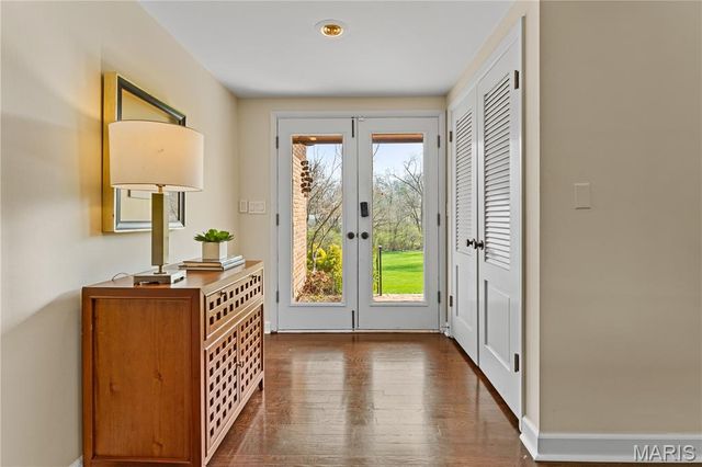 233 S Warson Road, Ladue, MO 63124