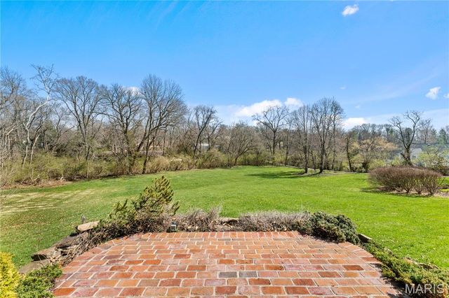 233 S Warson Road, Ladue, MO 63124