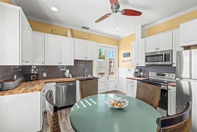 201 E Oaks Ave, Port Aransas, TX 78373