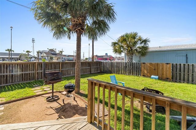 201 E Oaks Ave, Port Aransas, TX 78373