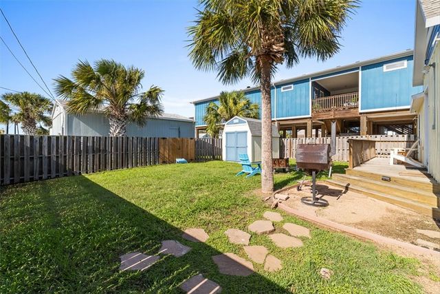 201 E Oaks Ave, Port Aransas, TX 78373